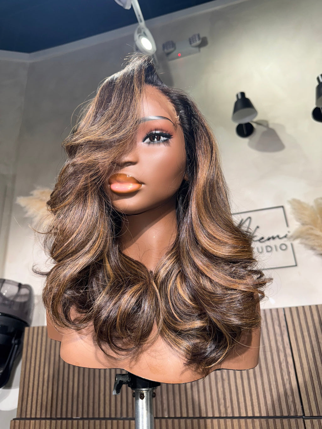 SOLÈNE | 5X5 CLOSURE | 14"-20" CARAMEL BROWN BODY WAVE